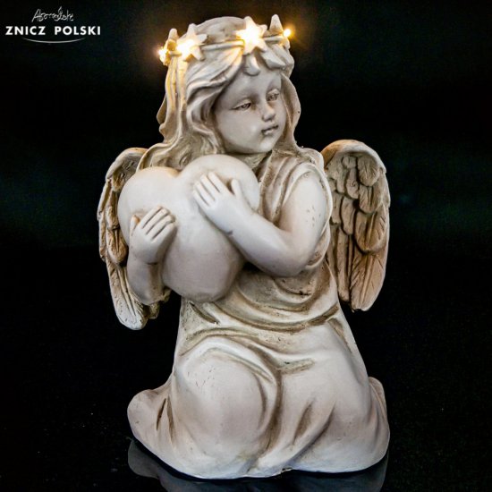Figurka nagrobna LED aniołka z sercem 4/20/XLT